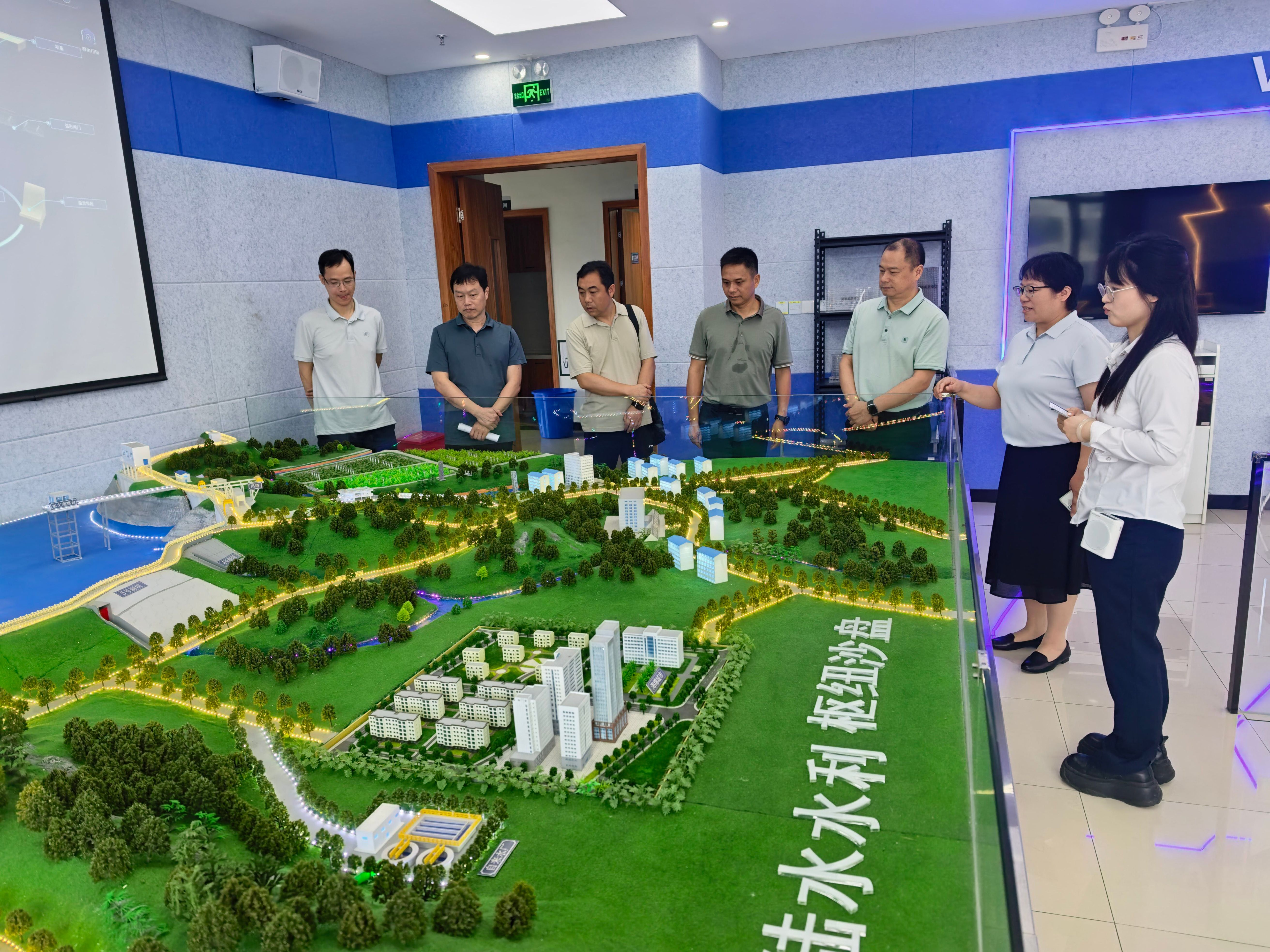 湖北省田关水利工程管理处来校访问洽谈合作